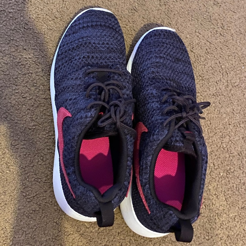 Nike Roshe 1 GS size 5 youth Pink & Purple